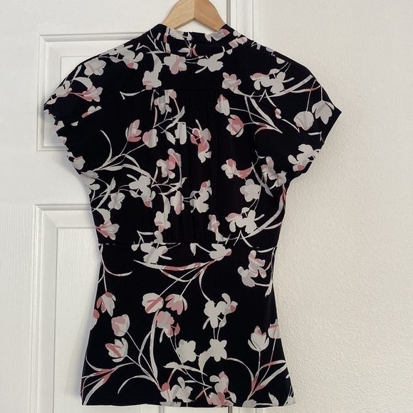 WHBM floral cap sleeve vintage vibe blouse. - Picture 1 of 14